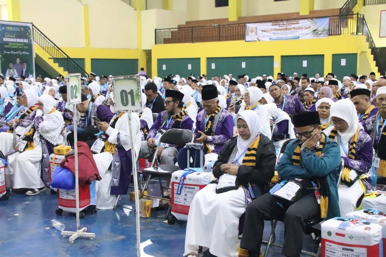 Kloter Gabungan Sebanyak 345 calon jemaah haji dari Kabupaten Sukabumi, Cianjur, dan Bogor telah resmi diberangkatkan ke Tanah Suci