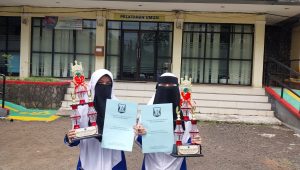 Dua Siswi Kembar SMPN 1 Sukaraja, Risya dan Rasya Raih Beasiswa Tahfidz 2025