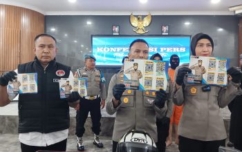 BERINOVASI:  Kapolres Sukabumi Kota AKBP Rita Suwadi saat memperkenalkan terobosan digital saat konferensi pers di Aula Rekonfu Polres Sukabumi Kota, belum lama ini.(FT: BAMBANG/RADARSUKABUMI)