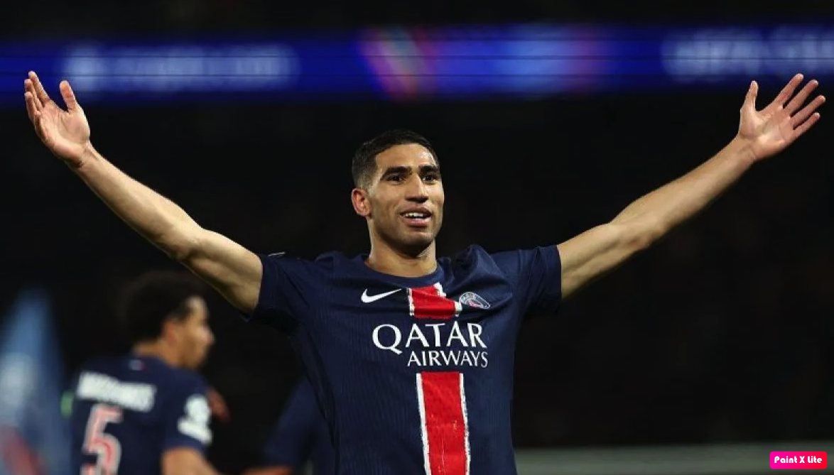 Bek Paris Saint-Germain asal Maroko Achraf Hakimi merayakan golnya dalam pertandingan leg kedua semifinal Liga Champions UEFA antara Paris Saint-Germain (PSG) dan Arsenal di stadion Parc des Princes di Paris, pada 7 Mei 2025. (AFP)