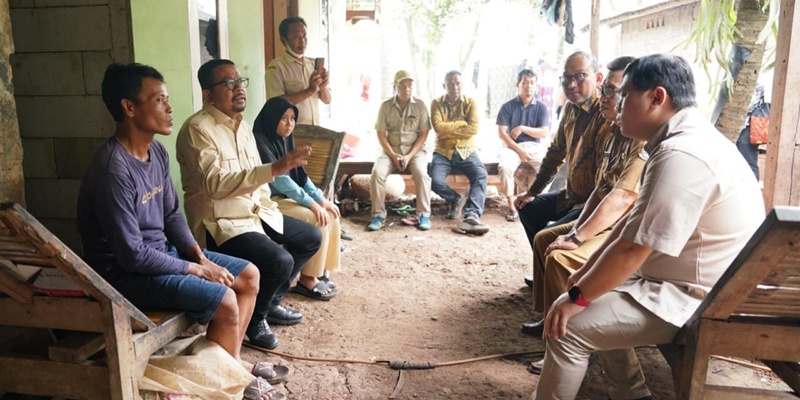 Wakil Kepala Staf Kepresidenan Muhammad Qodari saat mengunjungi beberapa lokasi di Bantar Gebang pada Selasa, 3 Juni 2025/Ist