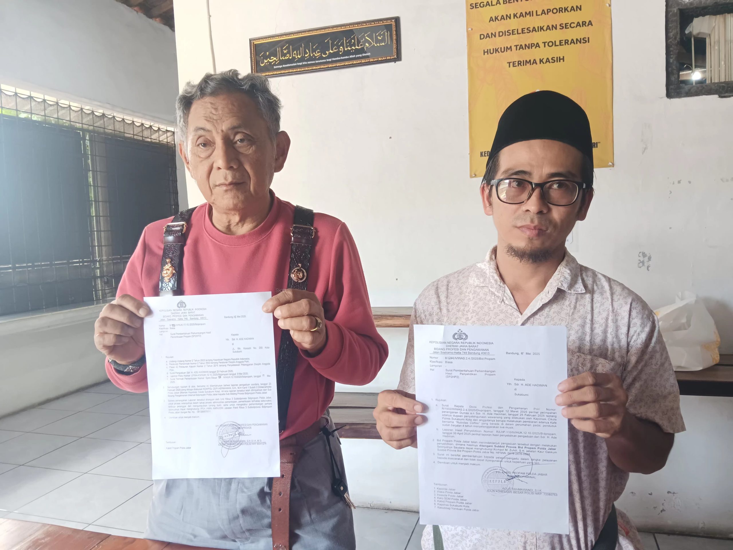 WAWANCARA: Ketua RW7 Kampung Ciaul Baru, Kelurahan Subangjaya, Kecamatan Cikole Muhamad Hamdani saat diwawancara sejumlah media, Selasa (3/6).(FT: BAMBANG/RADARSUKABUMI)