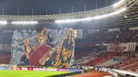 IOH dan Suporter Timnas Bentangkan Semangat Juang Indonesia di GBK 