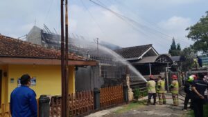 Diduga Korsleting Listrik, Rumah di Sukaraja Sukabumi Gosong