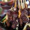 Hidangan olahan daging kurban berupa sate kambing. (Nanien Yuniar)