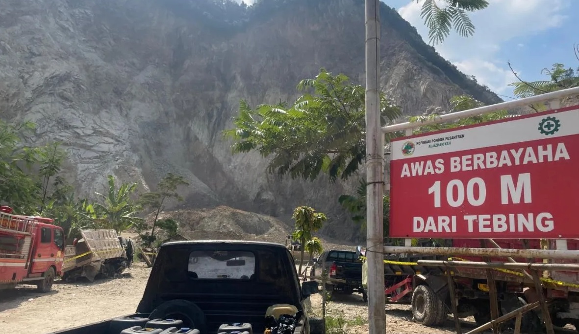 lokasi tambang galian C di Gunung Kuda Cirebon, Jawa Barat.
