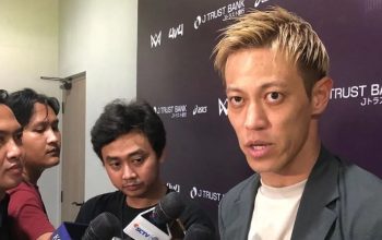 Legenda timnas Jepang Keisuke Honda ketika ditemui awak media di Stadion ASIOP, Jakarta Pusat, Minggu (8/6/2025). (Zaro Ezza Syachniar)