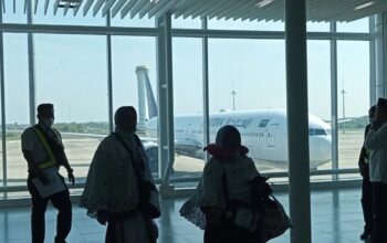 Kepulangan jamaah haji melalui Bandara Kertajati di Majalengka, Jawa Barat. (Fathnur Rohman)