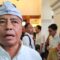 Sekretaris Daerah Provinsi Jawa Barat Herman Suryatman didampingi Kepala Dinas Lingkungan Hidup Jawa Barat Ai Saadiyah Dwindaningsih saat memberikan keterangan di Gedung Sate Bandung, Senin (16/6/2025). (Ricky Prayoga)