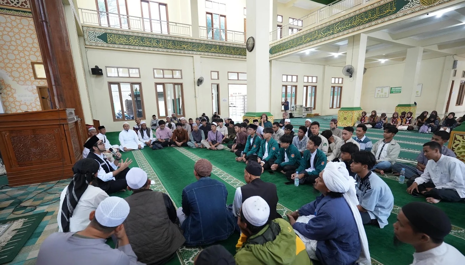 Wakil Wali Kota Sukabumi, Bobby Maulana, mengimbau para pelajar, mahasiswa, dan pemuda untuk berhati-hati dalam menggunakan media sosial serta teknologi digital.