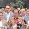 Presiden ke-7 Joko Widodo (tengah) menjawab pertanyaan wartawan di depan Gedung Direktorat Reserse Kriminal Umum Polda Metro Jaya, Jakarta, Rabu (30/4/2025) (Ilham Kausar)