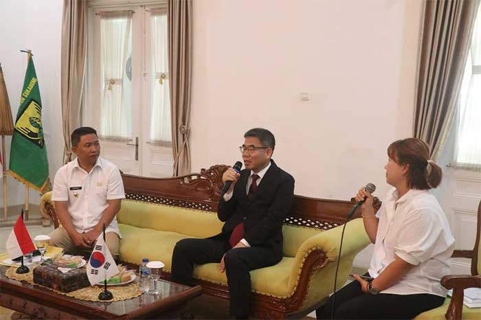 Wakil Bupati Sukabumi, Andreas menerima kunjungan delegasi Korea Selatan