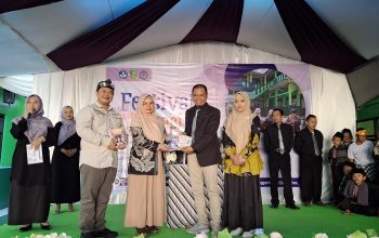 KEREN: SDN Nanggeleng 1 Kota Sukabumi melaunching tiga buku hasil karya siswa nya di acara Festival Literasi, Sabtu (31/5/2025).