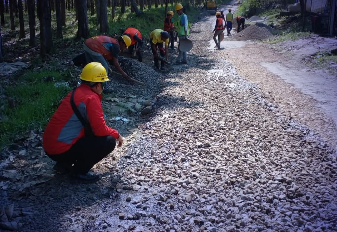 Pemerintah Kabupaten Sukabumi terus berupaya meningkatkan kualitas infrastruktur demi menunjang mobilitas warga. Salah satu langkah konkritnya