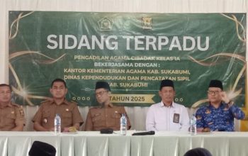 Disdukcapil Kabupaten Sukabumi, saat menghadiri Sidang Terpadu Isbat Nikah yang disandingkan dengan pelayanan adminduk di Aula Desa Caringin Wetan, Kecamatan Caringin, Kabupaten Sukabumi.