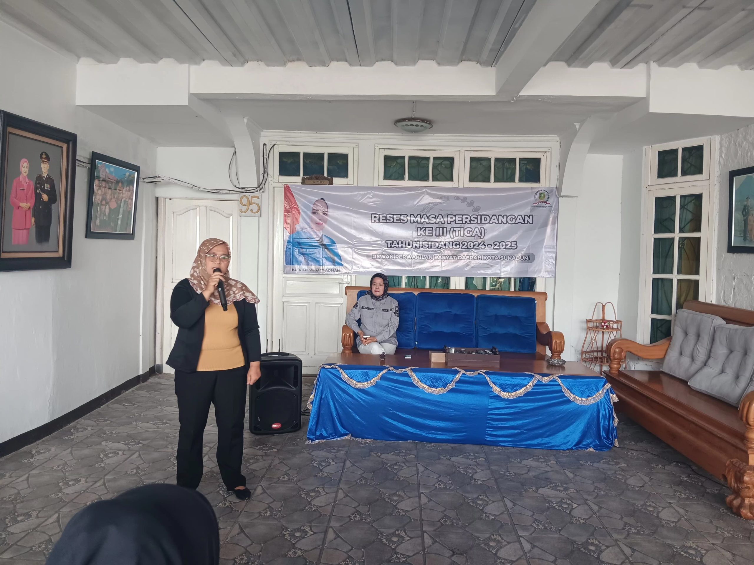 RESES: Anggota Komisi I DPRD Kota Sukabumi, Atut Wigati Adnan, menggelar kegiatan reses masa persidangan ke-III tahun sidang 2024-2025 di Kelurahan Subangjaya, Kecamatan Cikole, Selasa (3/6).(FT: BAMBANG/RADARSUKABUMI)