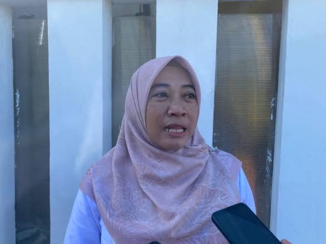 DIWAWANCARA: Kepala Dinas Kesehatan Kota Sukabumi, Reni Rosyida Muthmainnah saat diwawancara sejumlah media, belum lama ini.(FT: BAMBANG/RADARSUKABUMI)