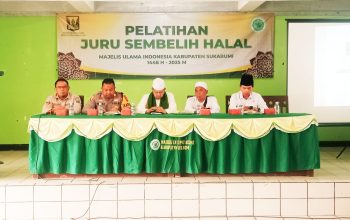 ANTUSIAS : Ratusan peserta saat menyimak pelatihan juru sembelih halal yang digelar Disnak dan MUI di Gedung Islamic Center, Komplek Alun-Alun Cisaat.