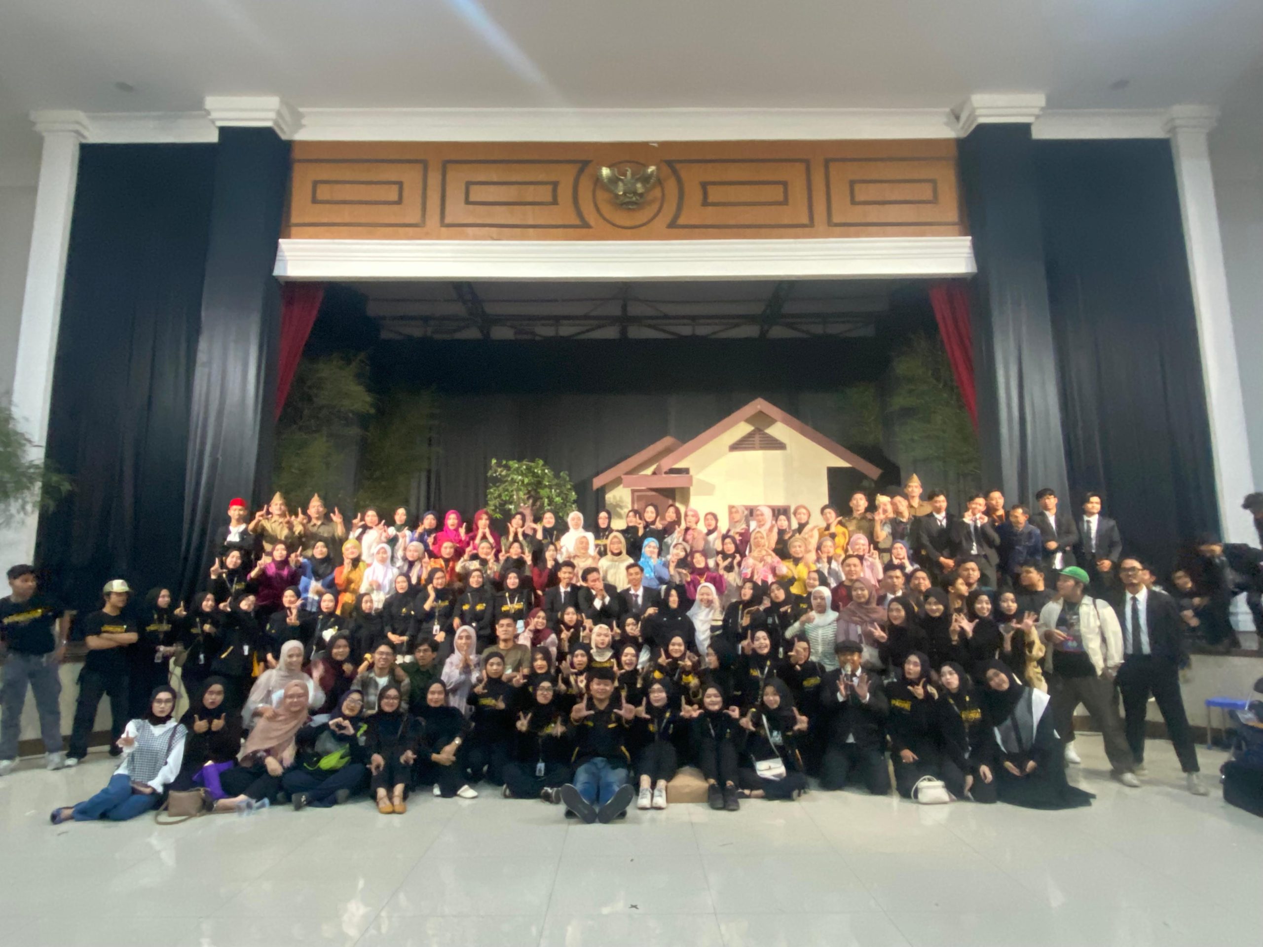 UKM Lises Asmarandana UMMI Hidupkan Budaya Sunda Lewat Drama Musikal