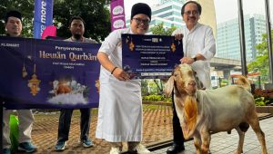 XLSMART Salurkan Hewan Kurban untuk Masyarakat di Idul Adha 1446 H