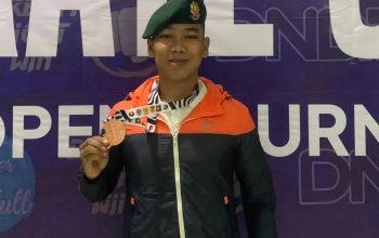 BERPRESTASI : Pratu Luthfi Ilham Julian, Prajurit Yonarmed 13 Kostrad meraih juara 3 dalam Kejurnas Karate UPI Cup 2025 yang digelar di GOR Gymnasium UPI, Kota Bandung, belum lama ini.(FOTO : UNTUK RADAR SUKABUMI)