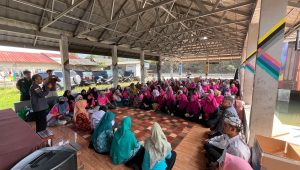 DP3A Bekali Perempuan Kepala Keluarga Bikin Keterampilan Aksesori dari Tepung 