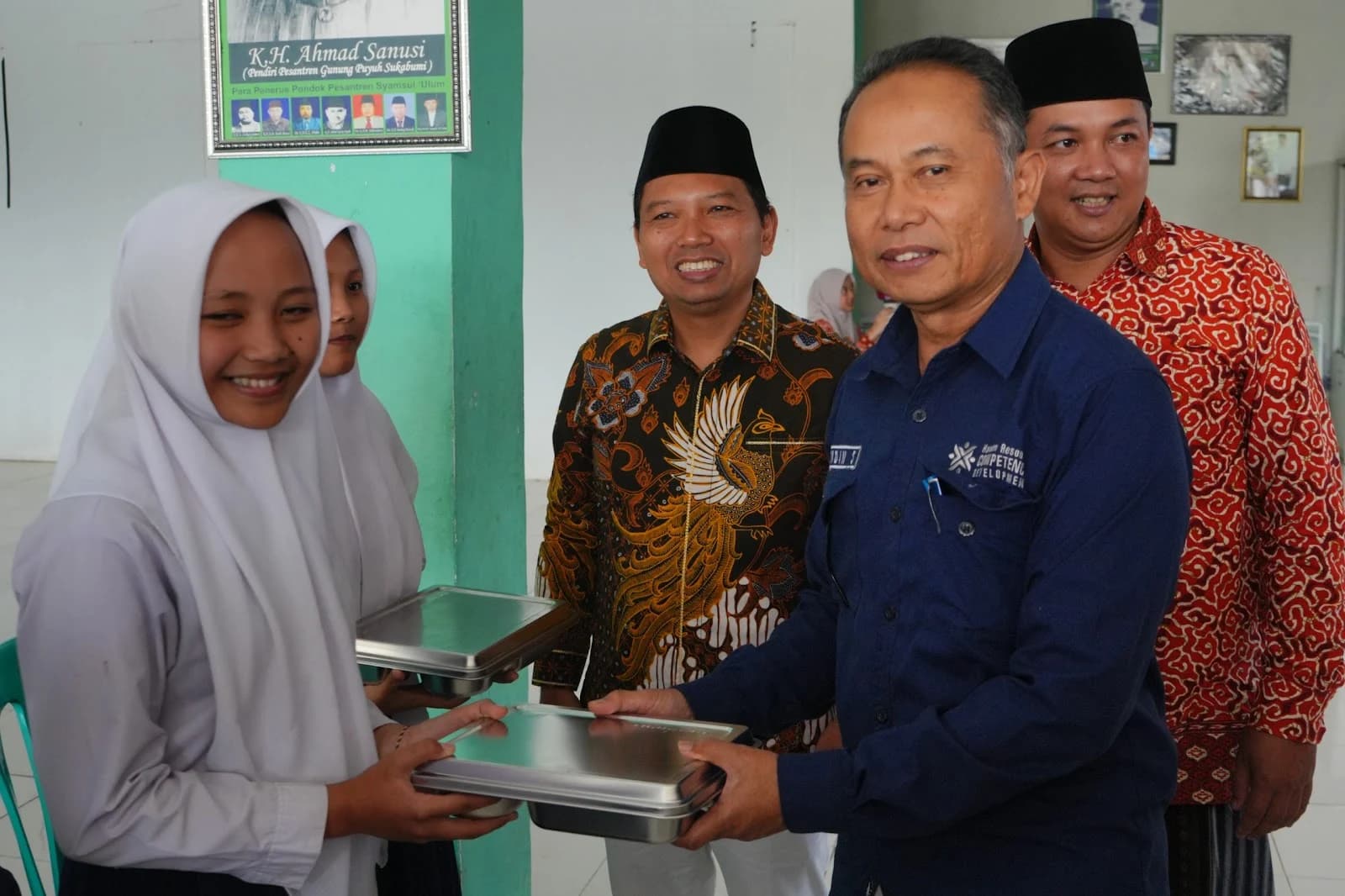 PELUNCURAN: Plh Sekretaris Daerah, Didin Syarifudin saat menghadiri peluncuran Program Makan Bergizi Gratis di Yayasan Al Muslim Mandiri, Selasa (10/6).