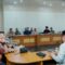 SAMBUTAN : Petugas DPPKB Kabupaten Sukabumi, saat memberikan sambutan pada Rakor Pelayanan KB Tingkat Kabupaten di aula DPPKB Kabupaten Sukabumi pada Selasa (10/06).