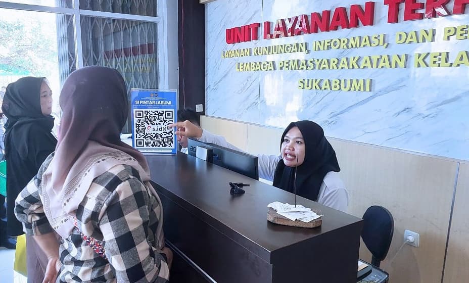 PELAYANAN: Lapas Kelas IIB Sukabumi saat memberikan pelayanan kepada keluarga WBP, belum lama ini. (Foto: BAMBANG/RADARSUKABUMI)