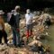 PENINJAUAN: Kepala Dinas Pekerjaan Umum dan Penataan Ruang (PUPR) Kota Sukabumi, Sony Hermanto saat melakukan peninjauan bendungan di Sungai Cipelang, Kelurahan/Kecamatan Lembursitu, Kamis (12/6). (Foto: BAMBANG/RADARSUKABUMI)