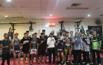 PELANTIKAN: Pengurus Muaythai Kota Sukabumi saat melakukan penjaringan atlet potensial, Senin (16/6).