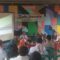 Petugas Dinas Ketahanan Pangan Kabupaten Sukabumi, saat memberikan bimbingan kepada warga di lokasi P2WKSS 2025, tepatnya di Balesawala Desa/Kecamatan Gunungguruh.
