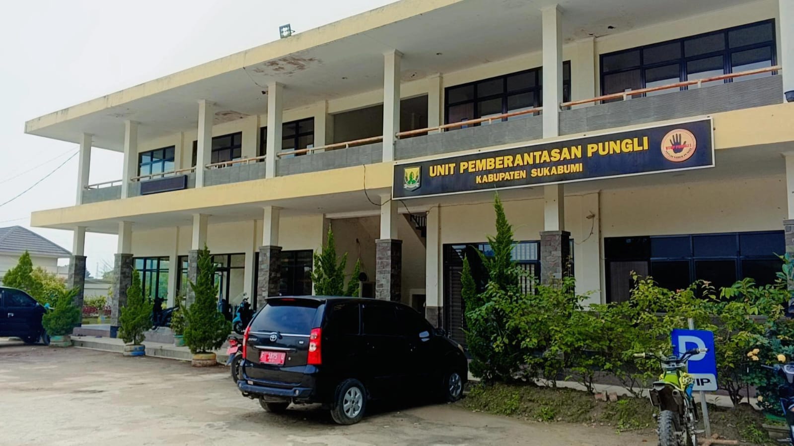FOTO : NANDI/ RADARSUKABUMI Kantor Stagas Saberpungli Kabupaten Sukabumi jalan Ahmad Yani Palabuhanratu atau Lapang Cangehgar.