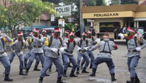 Momen Linmas Adu Ketangkasan di LKBB Polresta Sukabumi