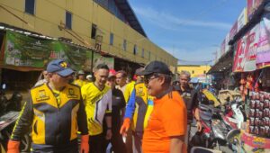 Wujudkan Pasar Sehat, Disdagin Kabupaten Sukabumi Bersihkan Pasar Cisaat