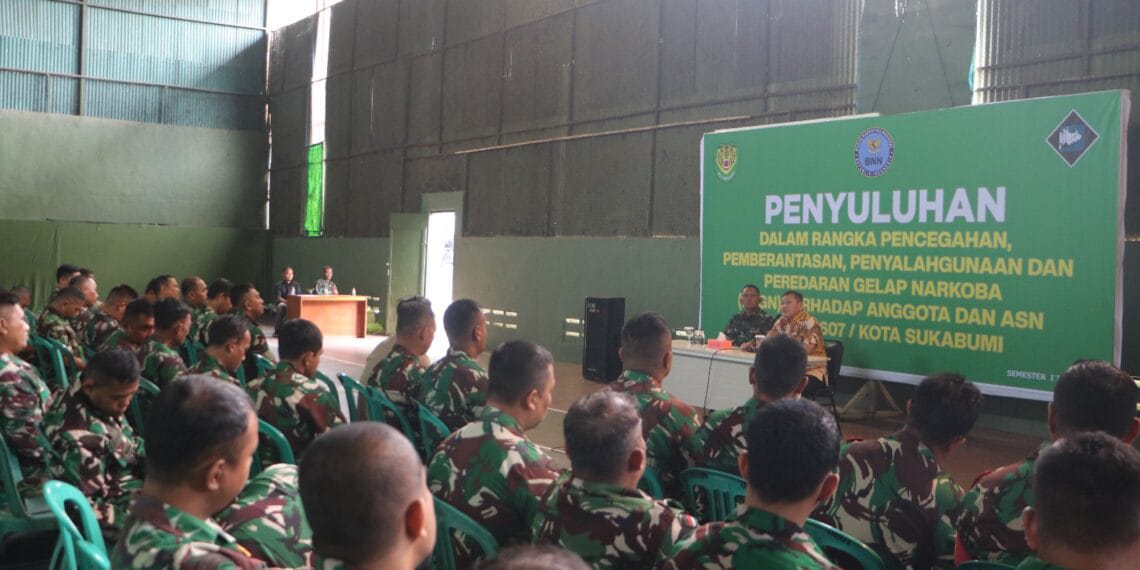TES URINE: BNNK Sukabumi bersinergi dengan Kodim 0607 Kota Sukabumi dalam upaya menekan penyalahgunaan narkotika melalui kegiatan penyuluhan P4GN dan tes urine, belum lama ini.