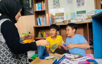 ANTUSIAS: Perpustakaan Kelurahan Tipar, Kecamatan Citamiang, Kota Sukabumi, menghadirkan konsep perpustakaan ramah anak yang dirancang khusus untuk menciptakan lingkungan belajar yang menyenangkan dan inklusif.