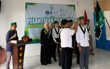 DILANTIK : Suasana pelantikan pengurus HMI Komisariat STH Pasundan untuk periode 2025–2026 di Gedung KNPI Kabupaten Sukabumi.