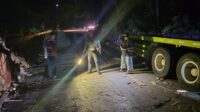 Akibat Jalan Bergelombang, Pengemudi Terios Tewas Tertimpa Truk Fuso di Padabeunghar