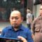 DIWAWANCARAI : Kasi Pidsus Kejari Kabupaten Sukabumi, Agus Yuliana Indra Santoso, saat diwawancarai Radar Sukabumi, terkait kasus Tipikor Kades Cikujang, Kecamatan Gununggurug, Kabupaten Sukabumi.