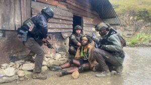 Potret Satgas Damai Cartenz Tangkap Gembong OPM Tanpa Perlawanan