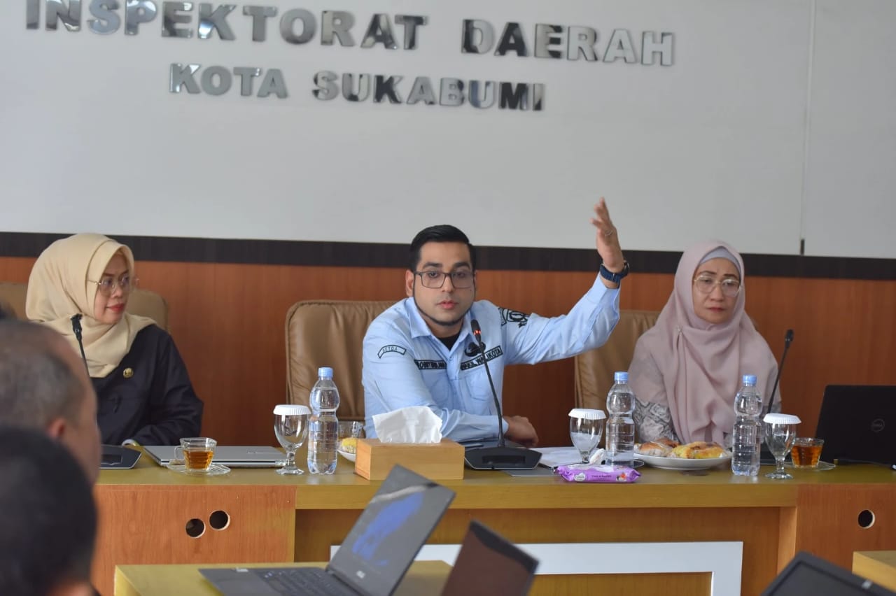 SAMBUTAN: Wakil Wali Kota Sukabumi, Bobby Maulana Pemantauan Penyelesaian Kerugian Daerah Semester I Tahun 2025 yang digelar Inspektorat Kota Sukabumi, Selasa (8/7).
