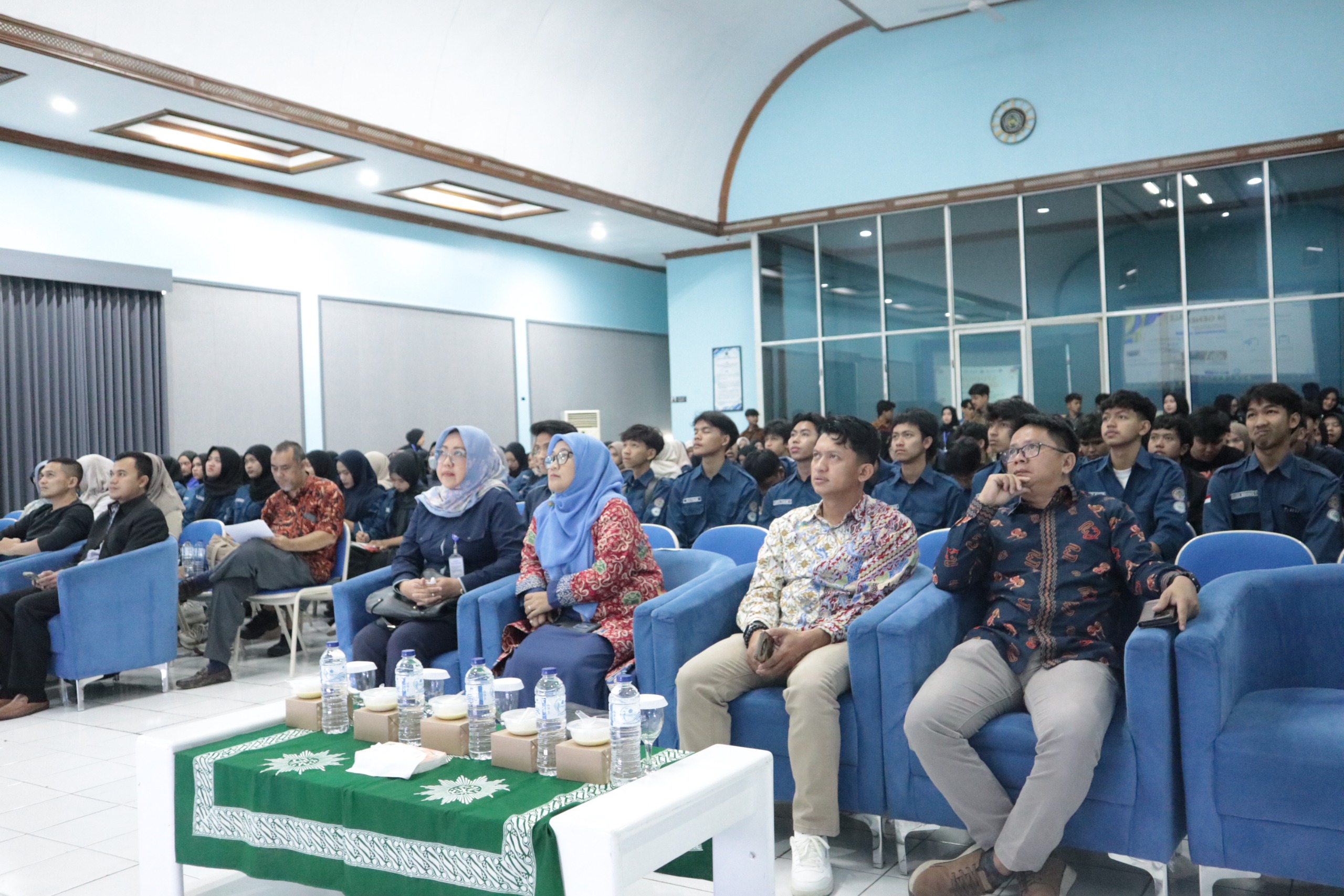 Program Studi Administrasi Bisnis (ADBIS) Fakultas Ilmu Sosial Universitas Muhammadiyah Sukabumi (UMMI) menggelar Studium General 2025 dengan tema “Membangun SDM Unggul dan Jiwa Wirausaha Strategis dan Beretika di Era Ekonomi Digital”
