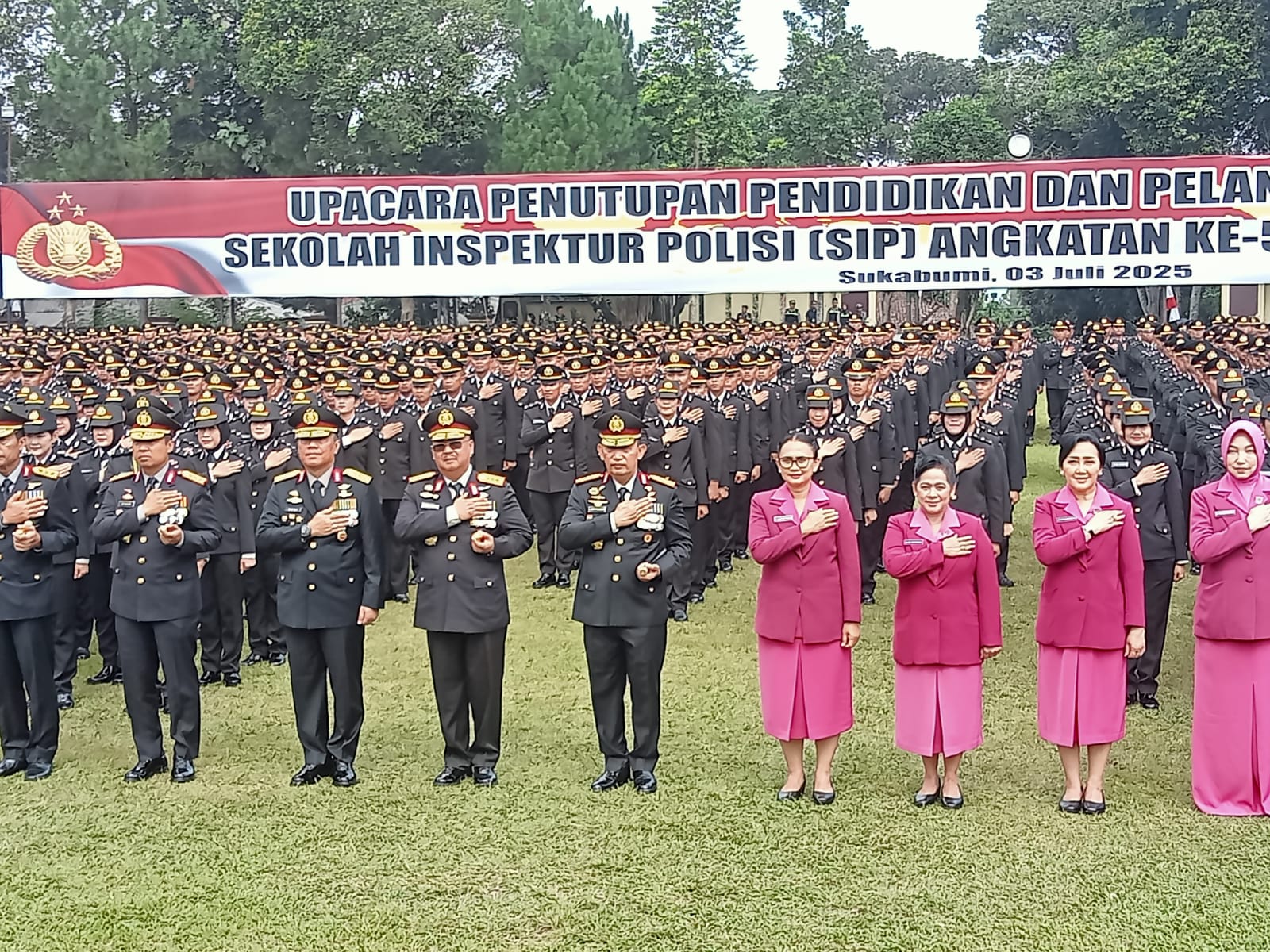 Kepala Kepolisian Republik Indonesia (Kapolri), Jenderal Listyo Sigit Prabowo, secara resmi melantik 1.848 Siswa Sekolah Inspektur Polisi (SIP) Angkatan ke-54 Gelombang I dan 10 Siswa SIP Khusus Intelijen tahun 2025.