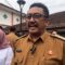 DITINJAU : Bupati Sukabumi, Asep Japar saat meninjau peluncuran Sekolah Rakyat Menengah Pertama (SRMP) 7 Kabupaten Sukabumi di Sekolah Rakyat Sentra Phalamarta Cibadak, Kampung Cikiwul Tonggoh, Desa Sekarwangi, Kecamatan Cibadak, pada Senin (14/07).(FOTO : DENDI/RADAR SUKABUMI)