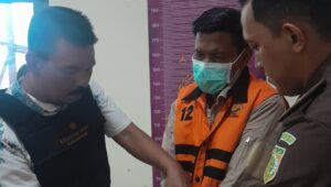 Penampakan Kadis DLH Sukabumi Ditahan, Skandal Korupsi Dana Angkutan Sampah Kian Dalam