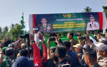 Gubernur Jawa Barat Dedi Mulyadi dan Kepala Staf Angkatan Darat (KASAD) Jenderal TNI Maruli Simanjuntak, Selasa (21/7/2025), dalam rangka meresmikan sistem irigasi baru untuk mendukung program swasembada pangan nasional. (Foto oleh Nandi / Radar Sukabumi)