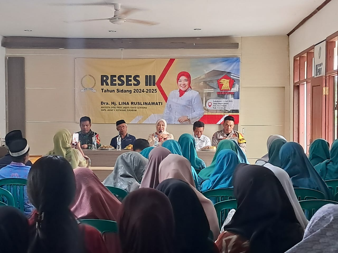 Anggota DPRD Provinsi Jawa Barat dari Fraksi Gerindra, Dra. Hj. Lina Ruslinawati, kembali melaksanakan kegiatan Reses ke-III Tahun Sidang 2024–2025 di titik ketiga yang berlokasi di Desa Hegarmanah, Kecamatan Cicantayan, Kabupaten Sukabumi, Rabu (23/07/2025).