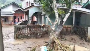 Bencana Banjir Terjang Cidolog dan Tegalbuleud, Puluhan Warga Mengungsi