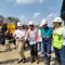 DITINJAU : Menteri Lingkungan Hidup RI, Hanif Faisol Nurofiq, didampingi PT SCG dan sejumlah pejabatan saat meninjau TPSA Cimenteng menjadi RDF, Desa Sukamulya, Kecamatan Cikembar, Kanupaten Sukabumi pada Kamis (31/7).